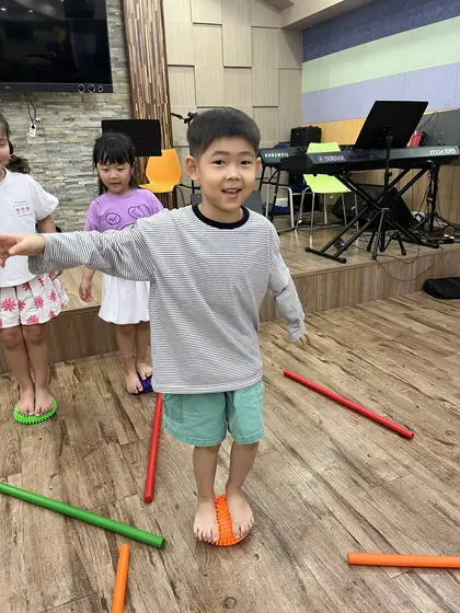체육 시간의 어린 학생